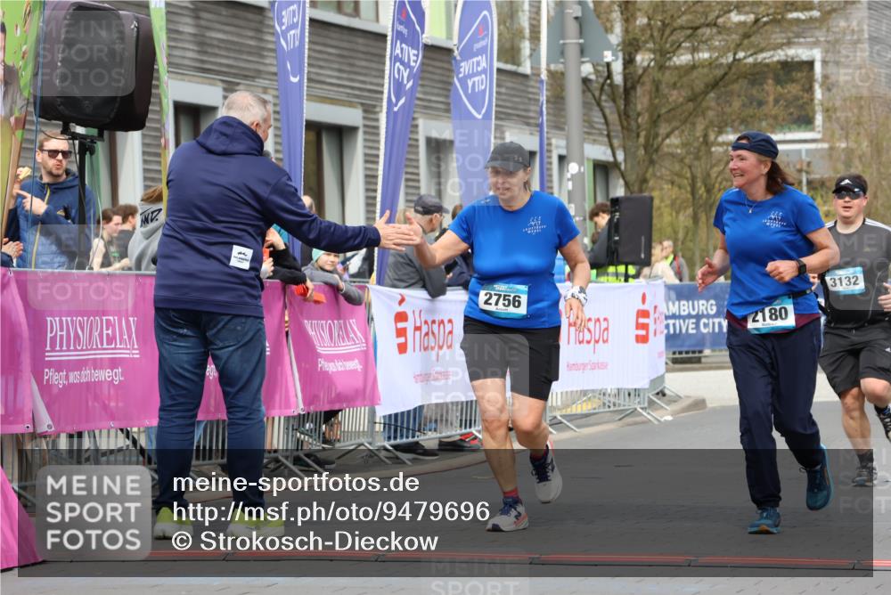 12.04.2026 - 45. Internationalen Wilhelmsburger Insellauf Strokosch-Dieckow http://msf.ph/oto/9479696 12.04.2026 13:28:06 Ziel 3215, 2756, 2180, 3132 meine-sportfotos.de