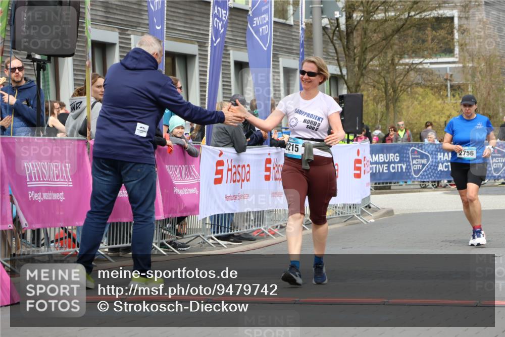12.04.2026 - 45. Internationalen Wilhelmsburger Insellauf Strokosch-Dieckow http://msf.ph/oto/9479742 12.04.2026 13:28:02 Ziel 2944, 2945, 5222, 3215 meine-sportfotos.de