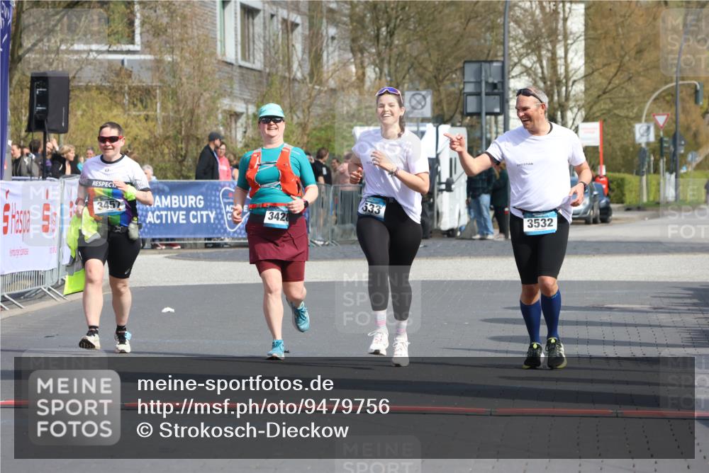 12.04.2026 - 45. Internationalen Wilhelmsburger Insellauf Strokosch-Dieckow http://msf.ph/oto/9479756 12.04.2026 11:48:09 Ziel 3533, 3532, 3457 meine-sportfotos.de