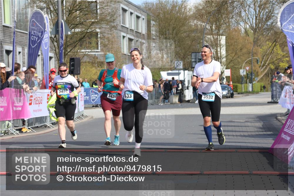 12.04.2026 - 45. Internationalen Wilhelmsburger Insellauf Strokosch-Dieckow http://msf.ph/oto/9479815 12.04.2026 11:48:11 Ziel 3533, 3532, 3457 meine-sportfotos.de