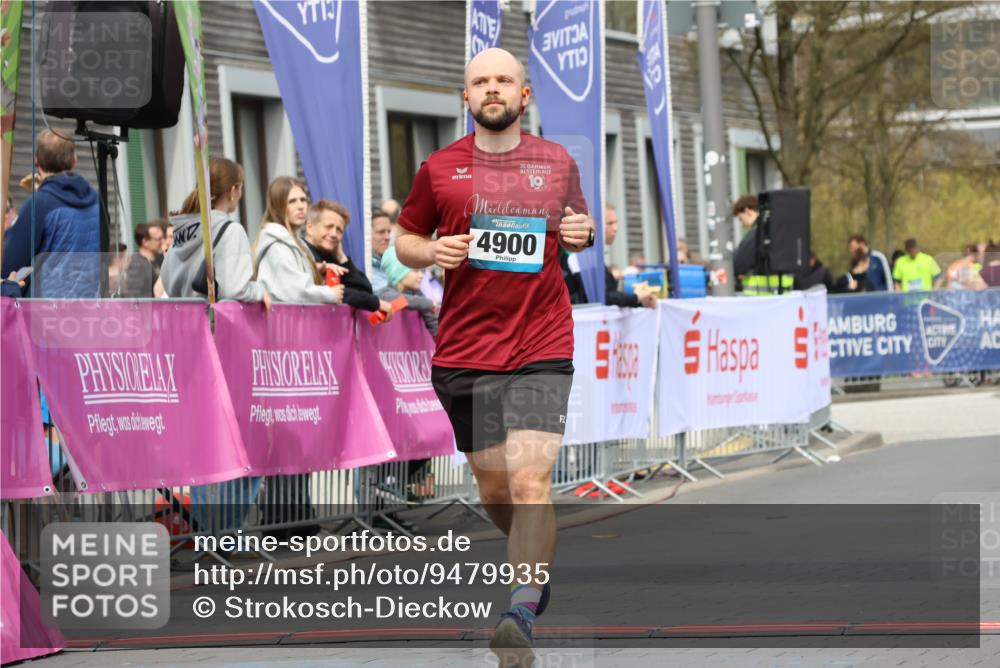 12.04.2026 - 45. Internationalen Wilhelmsburger Insellauf Strokosch-Dieckow http://msf.ph/oto/9479935 12.04.2026 13:27:47 Ziel 3960, 3955, 4900 meine-sportfotos.de