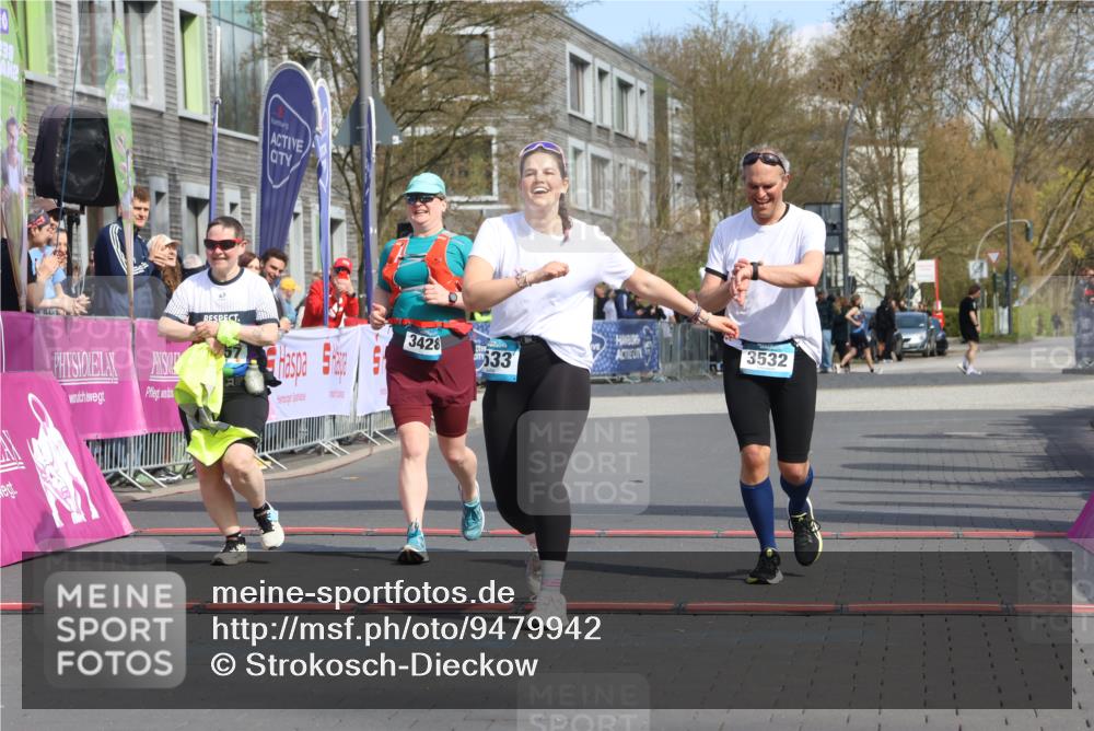 12.04.2026 - 45. Internationalen Wilhelmsburger Insellauf Strokosch-Dieckow http://msf.ph/oto/9479942 12.04.2026 11:48:13 Ziel 3533, 3532, 3457 meine-sportfotos.de