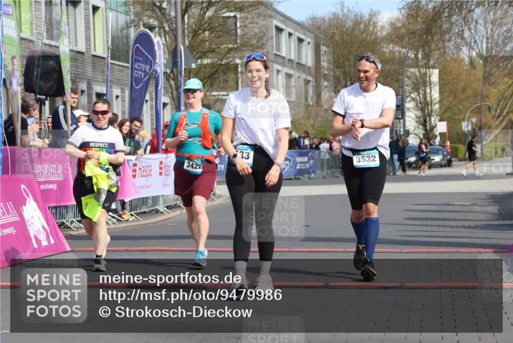 12.04.2026 - 45. Internationalen Wilhelmsburger Insellauf Strokosch-Dieckow http://msf.ph/oto/9479986 12.04.2026 11:48:13 Ziel 3533, 3532, 3457 meine-sportfotos.de