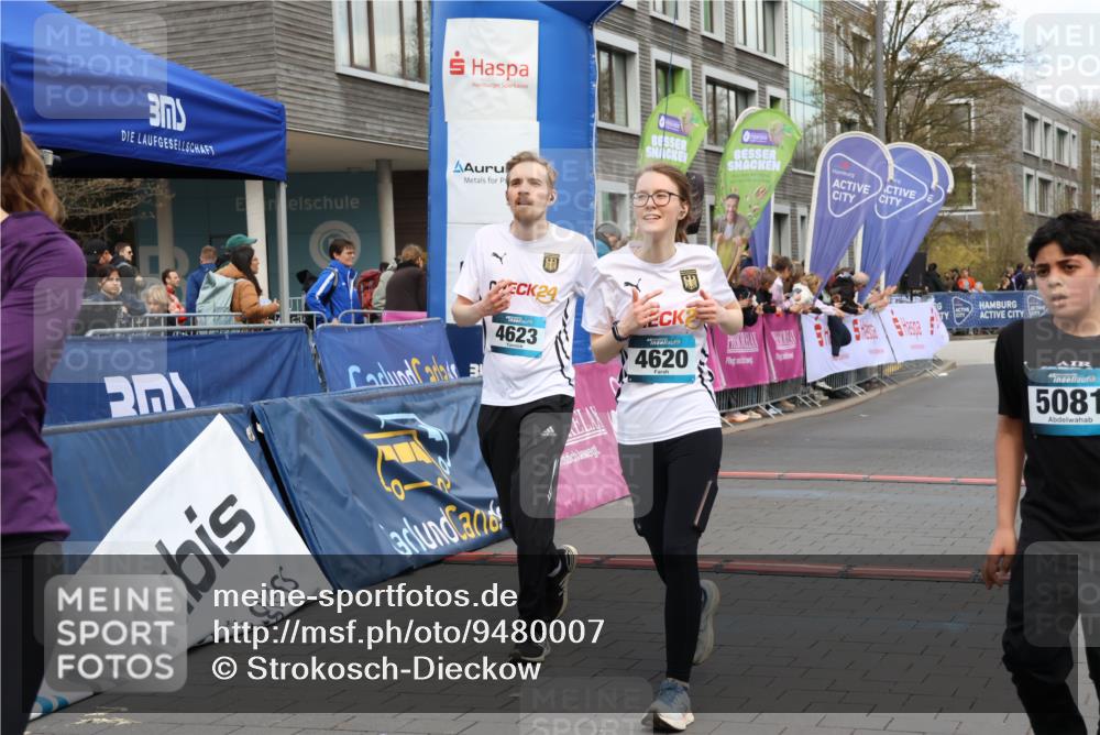 12.04.2026 - 45. Internationalen Wilhelmsburger Insellauf Strokosch-Dieckow http://msf.ph/oto/9480007 12.04.2026 13:00:12 Ziel 4623, 4620, 3999, 5183, 5863 meine-sportfotos.de