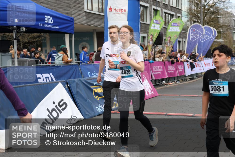 12.04.2026 - 45. Internationalen Wilhelmsburger Insellauf Strokosch-Dieckow http://msf.ph/oto/9480049 12.04.2026 13:00:12 Ziel 4623, 4620, 3999, 5183, 5863 meine-sportfotos.de