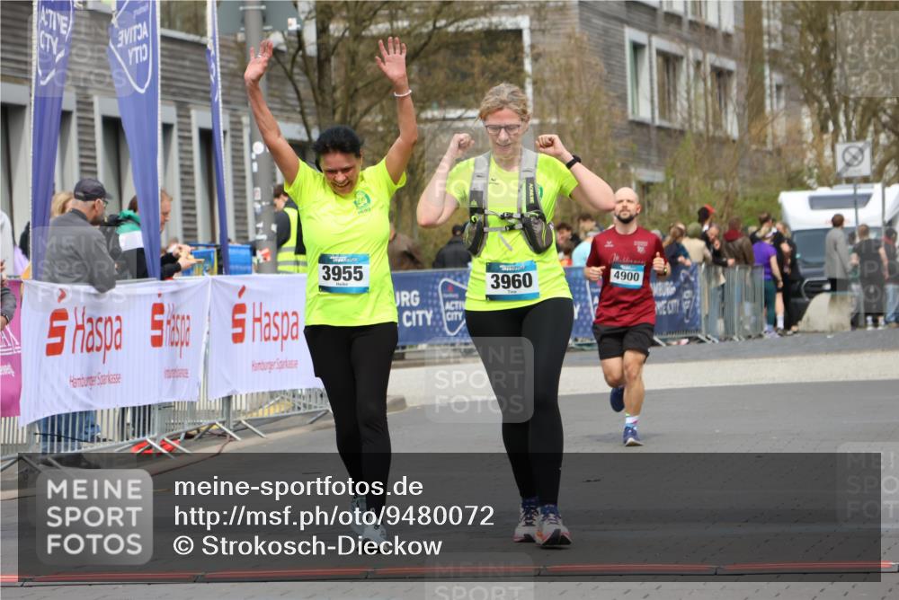 12.04.2026 - 45. Internationalen Wilhelmsburger Insellauf Strokosch-Dieckow http://msf.ph/oto/9480072 12.04.2026 13:27:41 Ziel 2969, 3888, 3960, 3955 meine-sportfotos.de