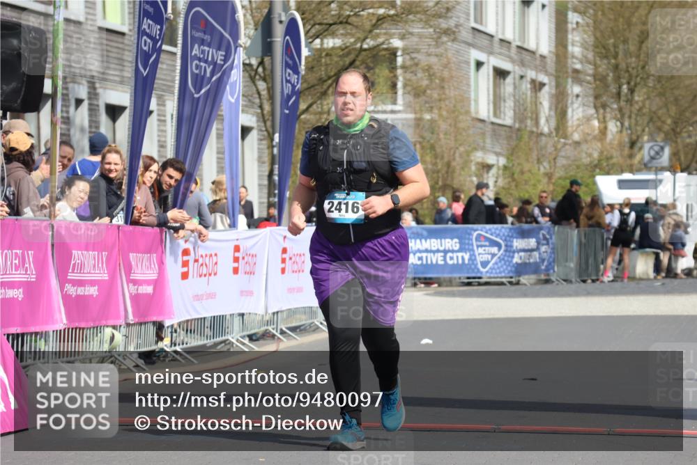 12.04.2026 - 45. Internationalen Wilhelmsburger Insellauf Strokosch-Dieckow http://msf.ph/oto/9480097 12.04.2026 11:50:42 Ziel 2416 meine-sportfotos.de