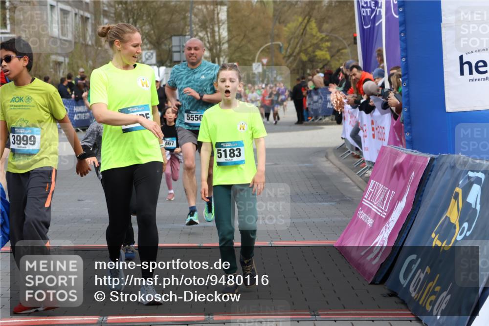12.04.2026 - 45. Internationalen Wilhelmsburger Insellauf Strokosch-Dieckow http://msf.ph/oto/9480116 12.04.2026 13:00:16 Ziel 3999, 5183, 5863, 5550, 5074, 5467 meine-sportfotos.de
