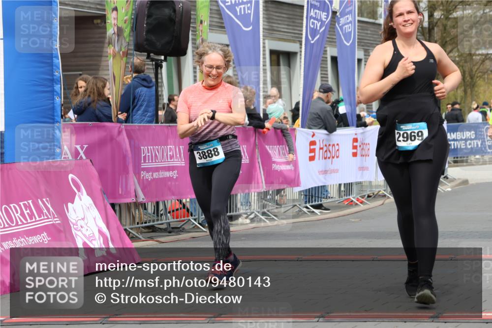 12.04.2026 - 45. Internationalen Wilhelmsburger Insellauf Strokosch-Dieckow http://msf.ph/oto/9480143 12.04.2026 13:27:39 Ziel 2306, 2969, 3888, 3960, 3955 meine-sportfotos.de