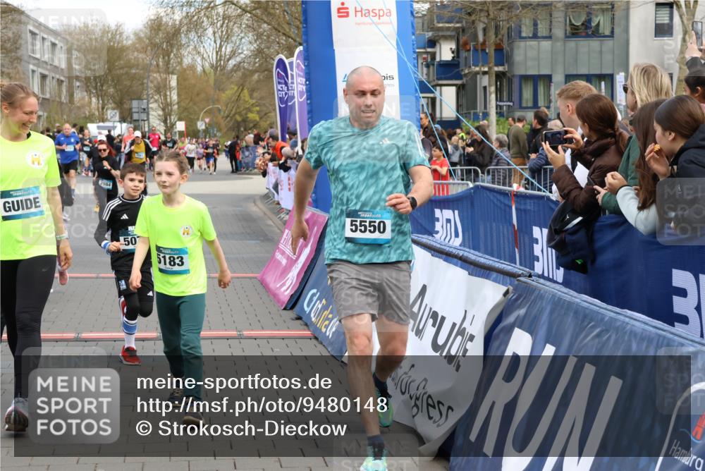 12.04.2026 - 45. Internationalen Wilhelmsburger Insellauf Strokosch-Dieckow http://msf.ph/oto/9480148 12.04.2026 13:00:19 Ziel 5183, 5863, 5550, 5074, 5467, 3972, 2984 meine-sportfotos.de