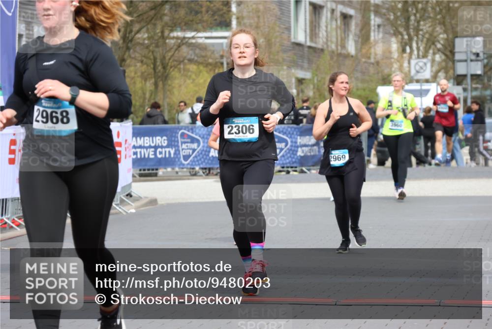 12.04.2026 - 45. Internationalen Wilhelmsburger Insellauf Strokosch-Dieckow http://msf.ph/oto/9480203 12.04.2026 13:27:34 Ziel 2968, 2306, 2969 meine-sportfotos.de