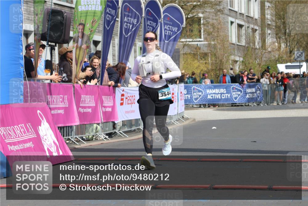 12.04.2026 - 45. Internationalen Wilhelmsburger Insellauf Strokosch-Dieckow http://msf.ph/oto/9480212 12.04.2026 11:52:26 Ziel 3544 meine-sportfotos.de