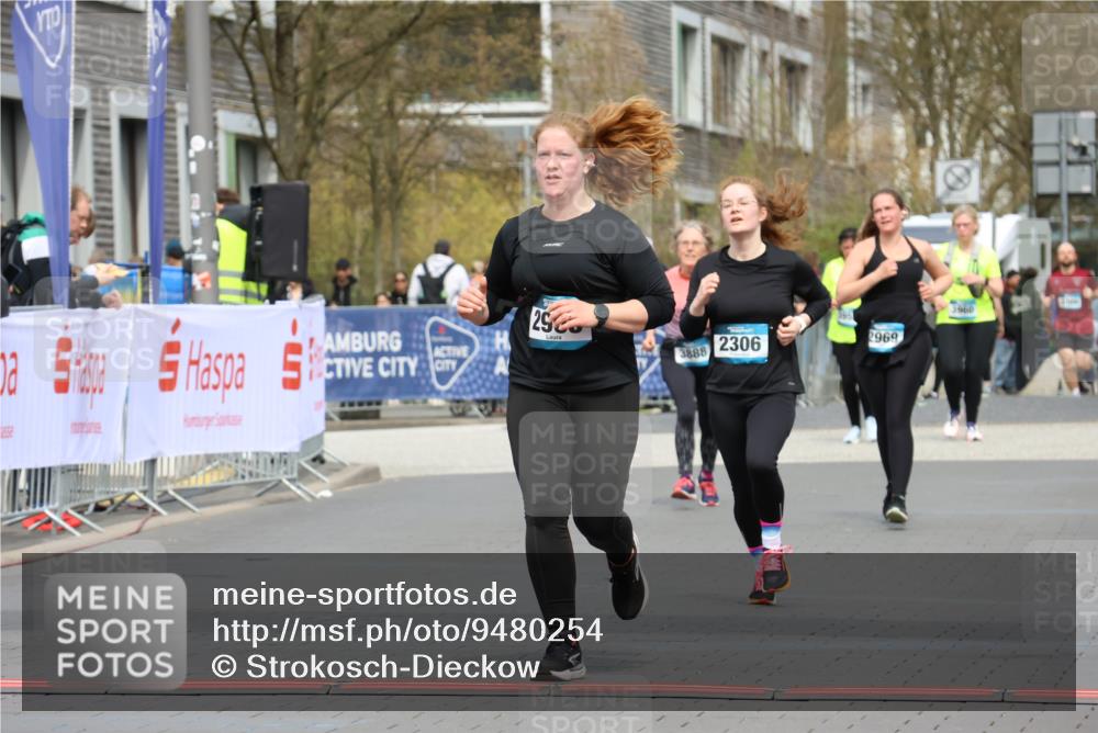 12.04.2026 - 45. Internationalen Wilhelmsburger Insellauf Strokosch-Dieckow http://msf.ph/oto/9480254 12.04.2026 13:27:32 Ziel 2968, 2306 meine-sportfotos.de