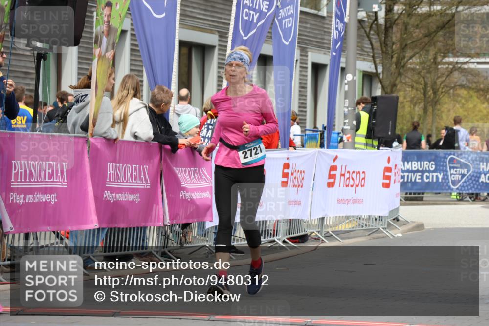 12.04.2026 - 45. Internationalen Wilhelmsburger Insellauf Strokosch-Dieckow http://msf.ph/oto/9480312 12.04.2026 13:27:22 Ziel 2721, 3756, 3755 meine-sportfotos.de