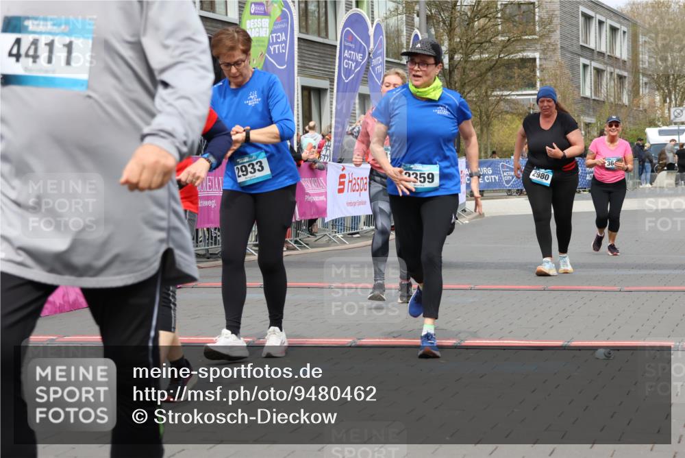 12.04.2026 - 45. Internationalen Wilhelmsburger Insellauf Strokosch-Dieckow http://msf.ph/oto/9480462 12.04.2026 13:27:01 Ziel 5206, 2360, 5245, 2933, 2359, 4124, 2980, 3640 meine-sportfotos.de