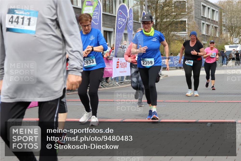 12.04.2026 - 45. Internationalen Wilhelmsburger Insellauf Strokosch-Dieckow http://msf.ph/oto/9480483 12.04.2026 13:27:01 Ziel 5206, 2360, 5245, 2933, 2359, 4124, 2980, 3640 meine-sportfotos.de