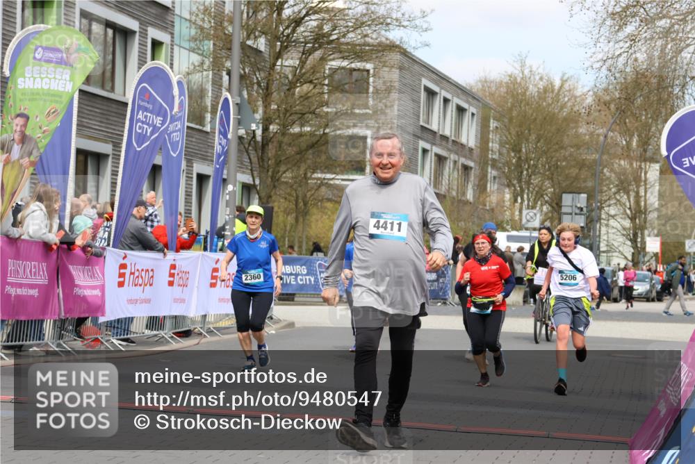 12.04.2026 - 45. Internationalen Wilhelmsburger Insellauf Strokosch-Dieckow http://msf.ph/oto/9480547 12.04.2026 13:26:54 Ziel 4411, 5206, 2360, 5245 meine-sportfotos.de
