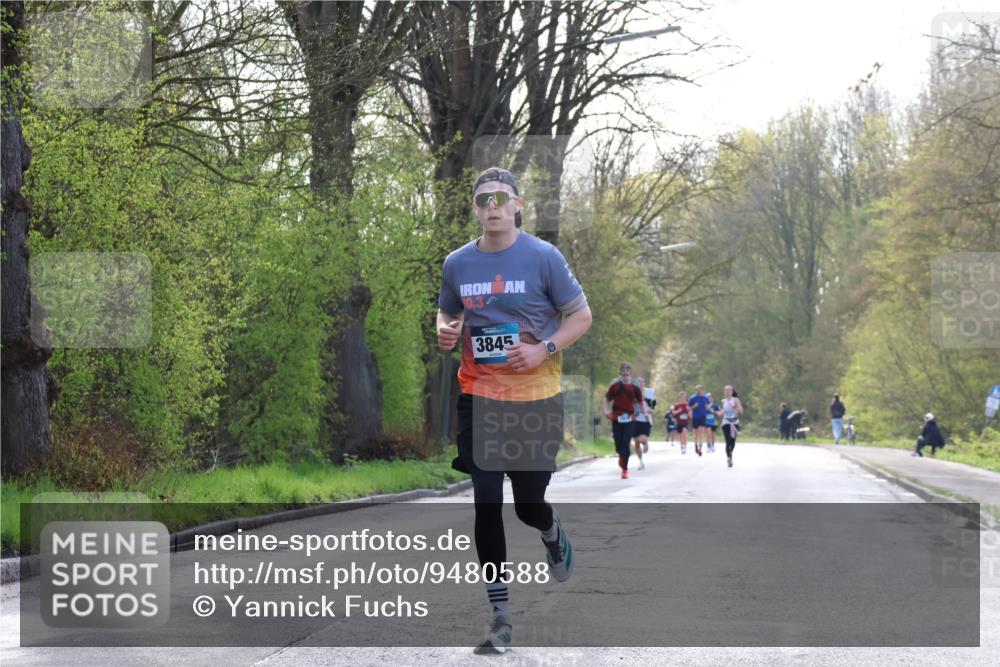 12.04.2026 - 45. Internationalen Wilhelmsburger Insellauf Yannick Fuchs http://msf.ph/oto/9480588 12.04.2026 10:20:05 Laufen 10, 3, 3845 meine-sportfotos.de