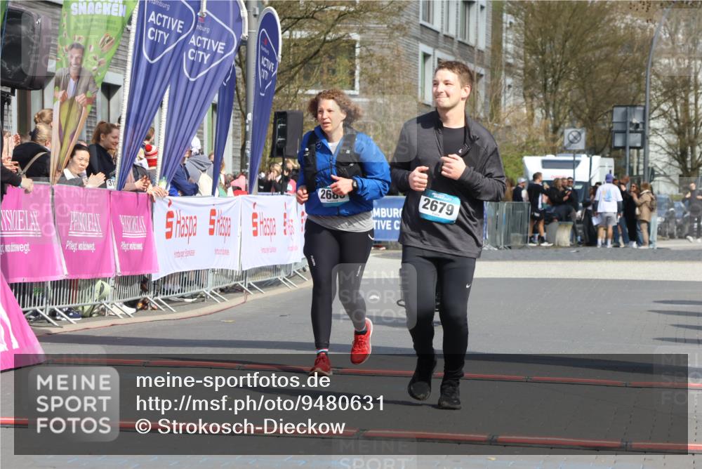 12.04.2026 - 45. Internationalen Wilhelmsburger Insellauf Strokosch-Dieckow http://msf.ph/oto/9480631 12.04.2026 11:54:46 Ziel 2679, 2680 meine-sportfotos.de