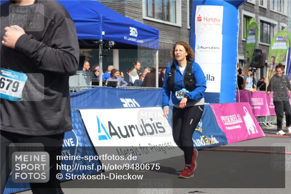 12.04.2026 - 45. Internationalen Wilhelmsburger Insellauf Strokosch-Dieckow http://msf.ph/oto/9480675 12.04.2026 11:54:50 Ziel 2679, 2680 meine-sportfotos.de