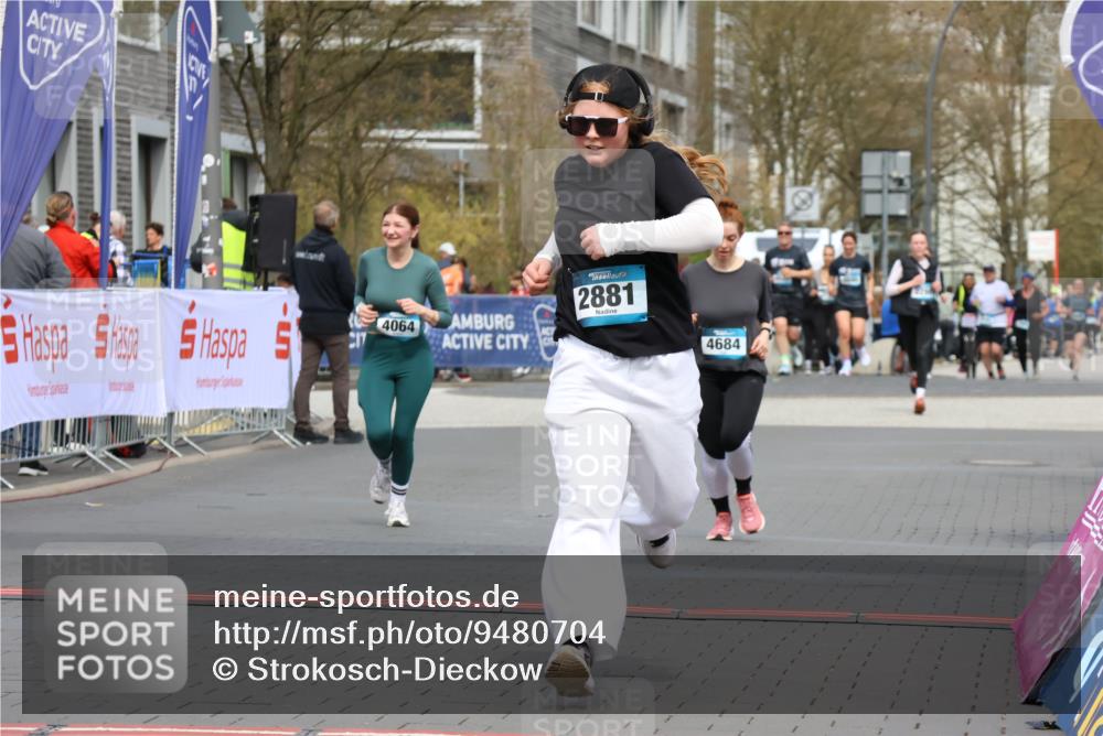 12.04.2026 - 45. Internationalen Wilhelmsburger Insellauf Strokosch-Dieckow http://msf.ph/oto/9480704 12.04.2026 13:26:27 Ziel 3024, 2881, 4064, 4684 meine-sportfotos.de