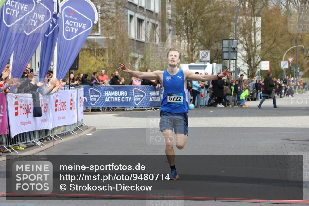 12.04.2026 - 45. Internationalen Wilhelmsburger Insellauf Strokosch-Dieckow http://msf.ph/oto/9480714 12.04.2026 12:46:05 Ziel 5722 meine-sportfotos.de