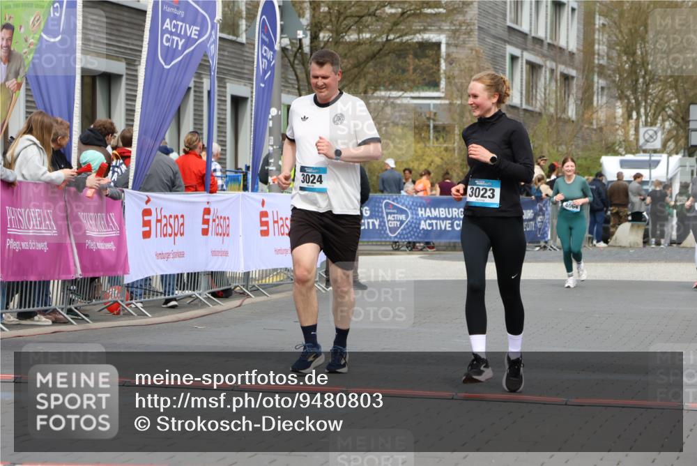 12.04.2026 - 45. Internationalen Wilhelmsburger Insellauf Strokosch-Dieckow http://msf.ph/oto/9480803 12.04.2026 13:26:22 Ziel 4431, 3023, 3024, 2881 meine-sportfotos.de