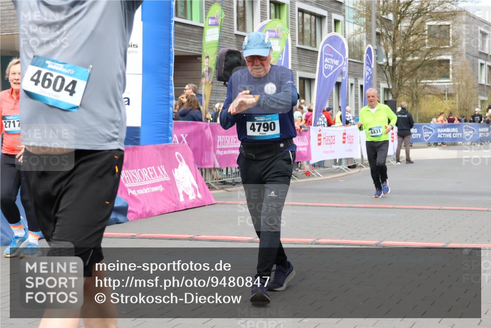 12.04.2026 - 45. Internationalen Wilhelmsburger Insellauf Strokosch-Dieckow http://msf.ph/oto/9480847 12.04.2026 13:26:16 Ziel 4790, 2717, 4431 meine-sportfotos.de
