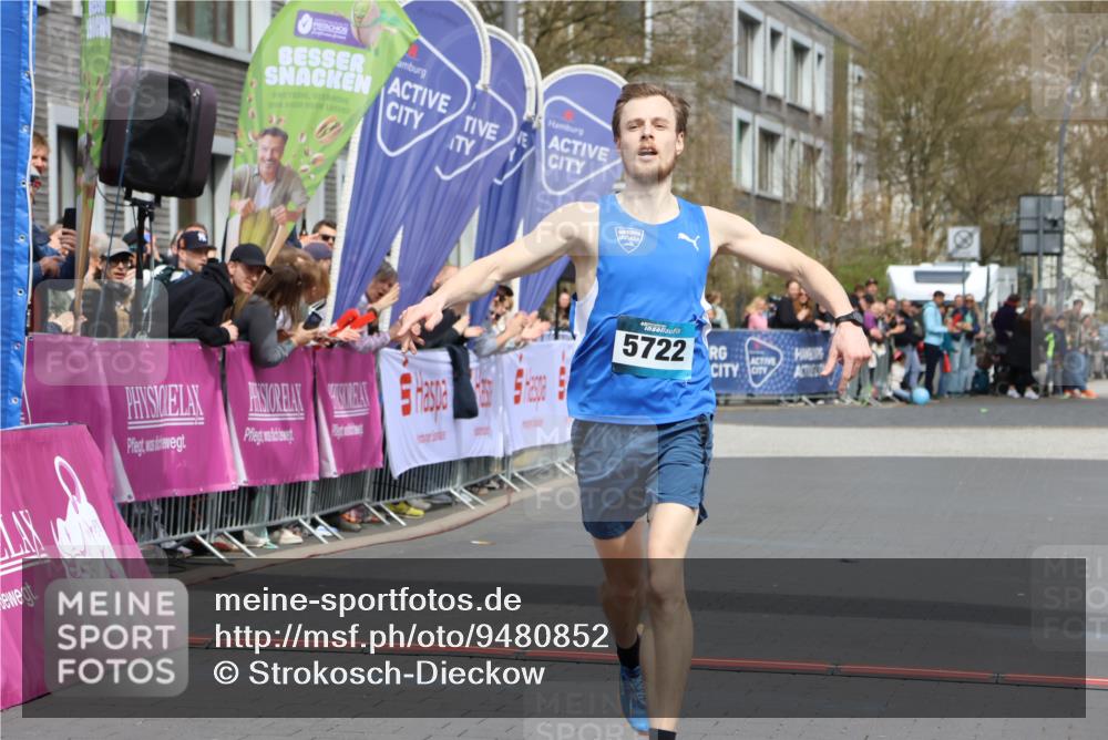 12.04.2026 - 45. Internationalen Wilhelmsburger Insellauf Strokosch-Dieckow http://msf.ph/oto/9480852 12.04.2026 12:46:06 Ziel 5722 meine-sportfotos.de