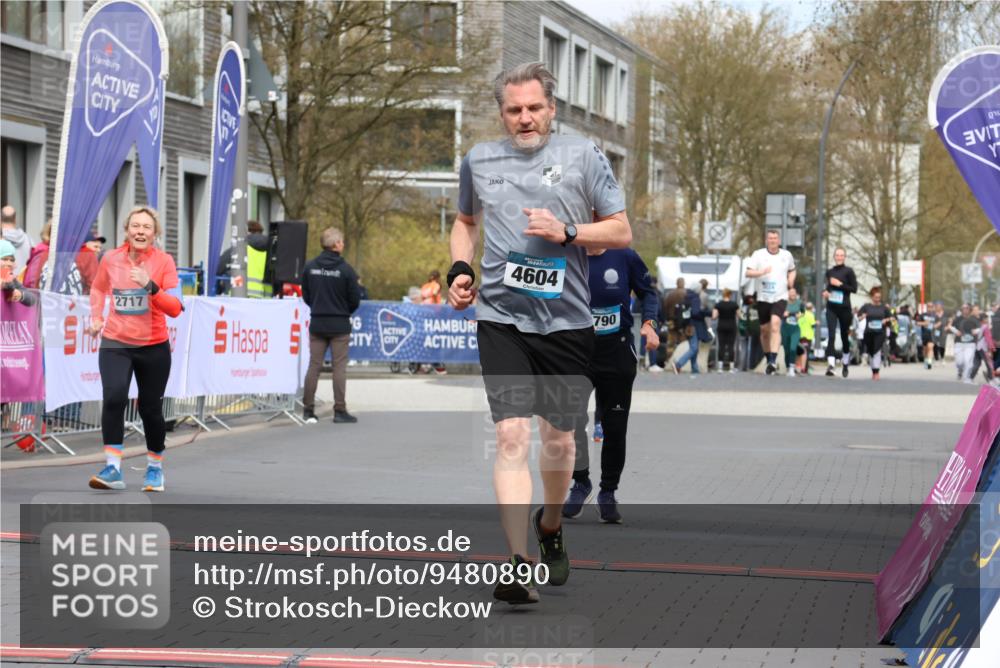 12.04.2026 - 45. Internationalen Wilhelmsburger Insellauf Strokosch-Dieckow http://msf.ph/oto/9480890 12.04.2026 13:26:11 Ziel 3649, 4604, 4790, 2717 meine-sportfotos.de