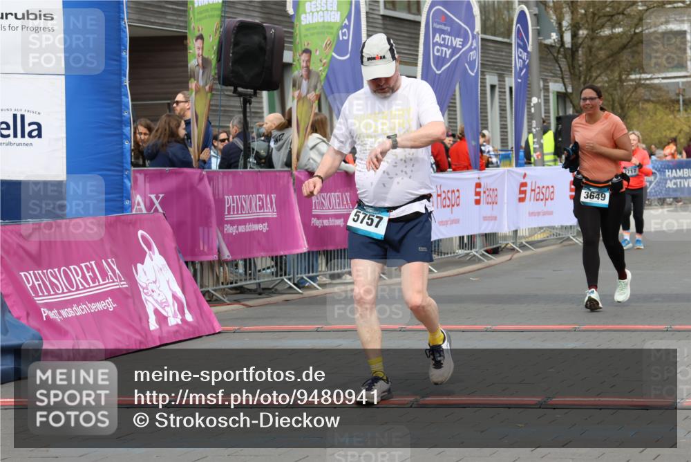 12.04.2026 - 45. Internationalen Wilhelmsburger Insellauf Strokosch-Dieckow http://msf.ph/oto/9480941 12.04.2026 13:26:07 Ziel 5757, 3649, 4604 meine-sportfotos.de