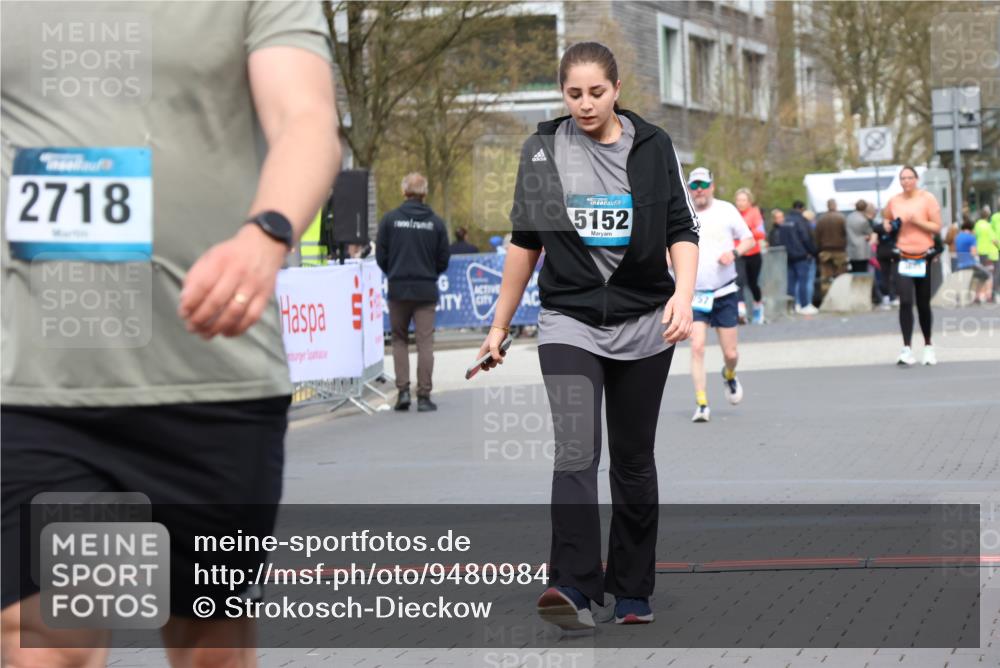 12.04.2026 - 45. Internationalen Wilhelmsburger Insellauf Strokosch-Dieckow http://msf.ph/oto/9480984 12.04.2026 13:25:59 Ziel 5152 meine-sportfotos.de