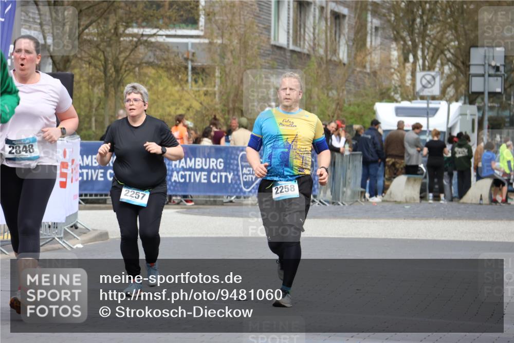 12.04.2026 - 45. Internationalen Wilhelmsburger Insellauf Strokosch-Dieckow http://msf.ph/oto/9481060 12.04.2026 13:25:44 Ziel 2848, 2258, 2257 meine-sportfotos.de