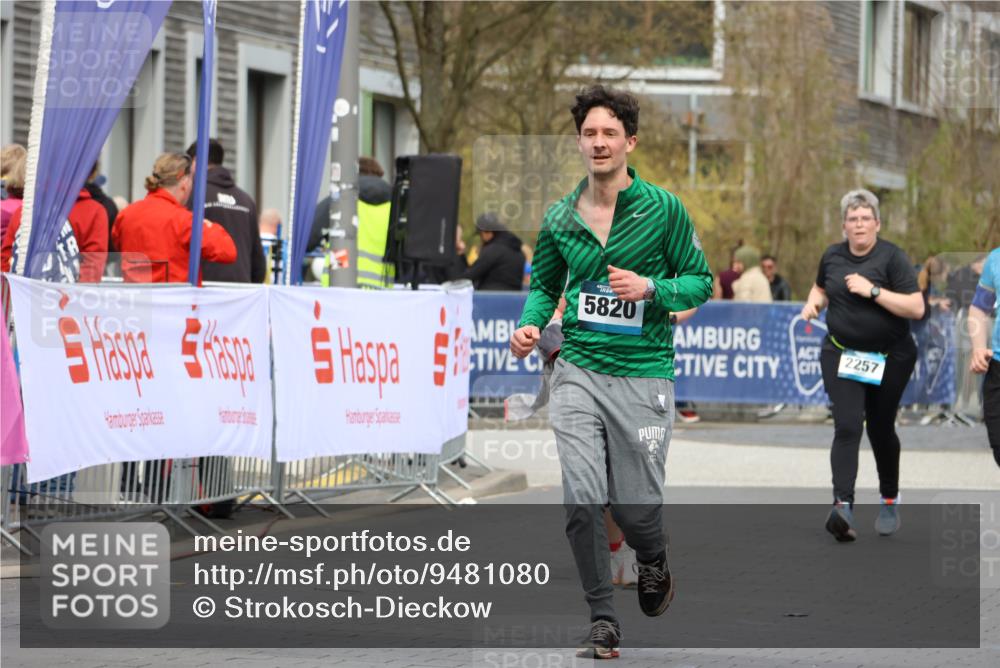 12.04.2026 - 45. Internationalen Wilhelmsburger Insellauf Strokosch-Dieckow http://msf.ph/oto/9481080 12.04.2026 13:25:42 Ziel 2848 meine-sportfotos.de
