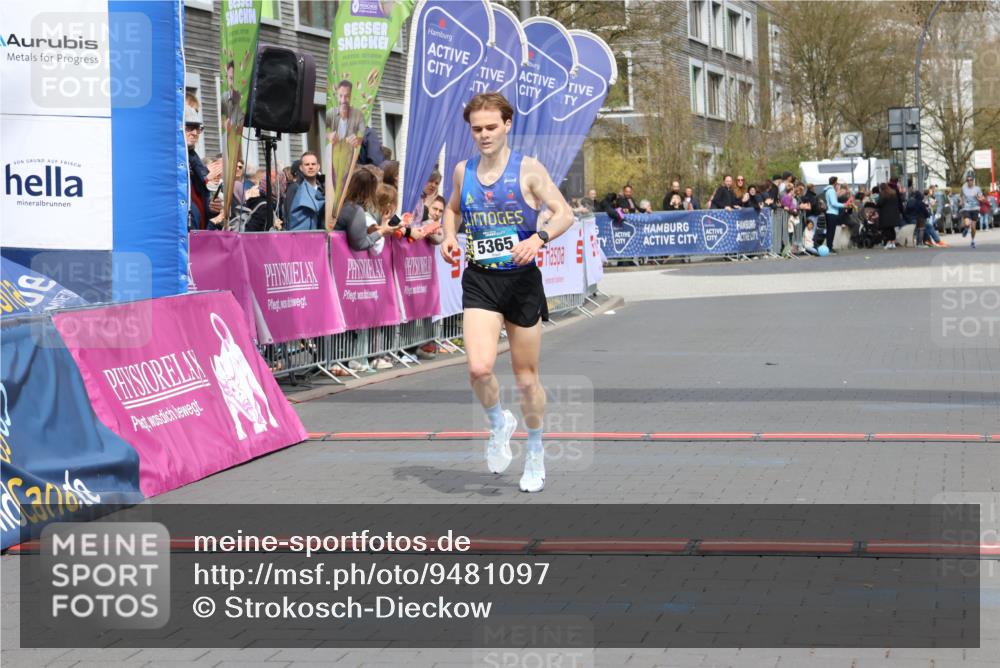 12.04.2026 - 45. Internationalen Wilhelmsburger Insellauf Strokosch-Dieckow http://msf.ph/oto/9481097 12.04.2026 12:47:11 Ziel 5365 meine-sportfotos.de