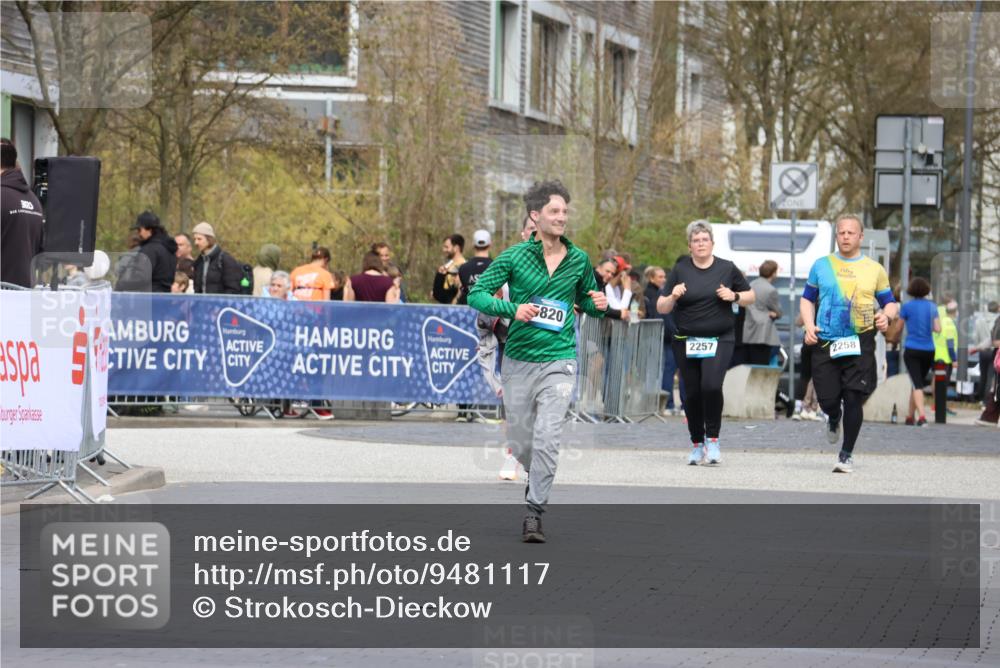 12.04.2026 - 45. Internationalen Wilhelmsburger Insellauf Strokosch-Dieckow http://msf.ph/oto/9481117 12.04.2026 13:25:38 Ziel  meine-sportfotos.de