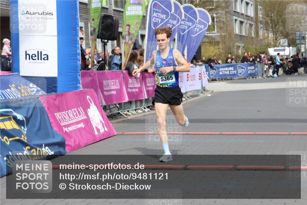 12.04.2026 - 45. Internationalen Wilhelmsburger Insellauf Strokosch-Dieckow http://msf.ph/oto/9481121 12.04.2026 12:47:11 Ziel 5365 meine-sportfotos.de