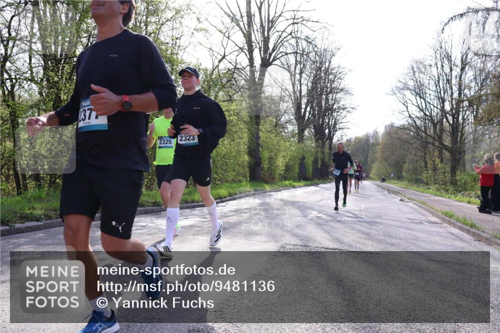 12.04.2026 - 45. Internationalen Wilhelmsburger Insellauf Yannick Fuchs http://msf.ph/oto/9481136 12.04.2026 10:21:09 Laufen 377, 2325, 2323 meine-sportfotos.de