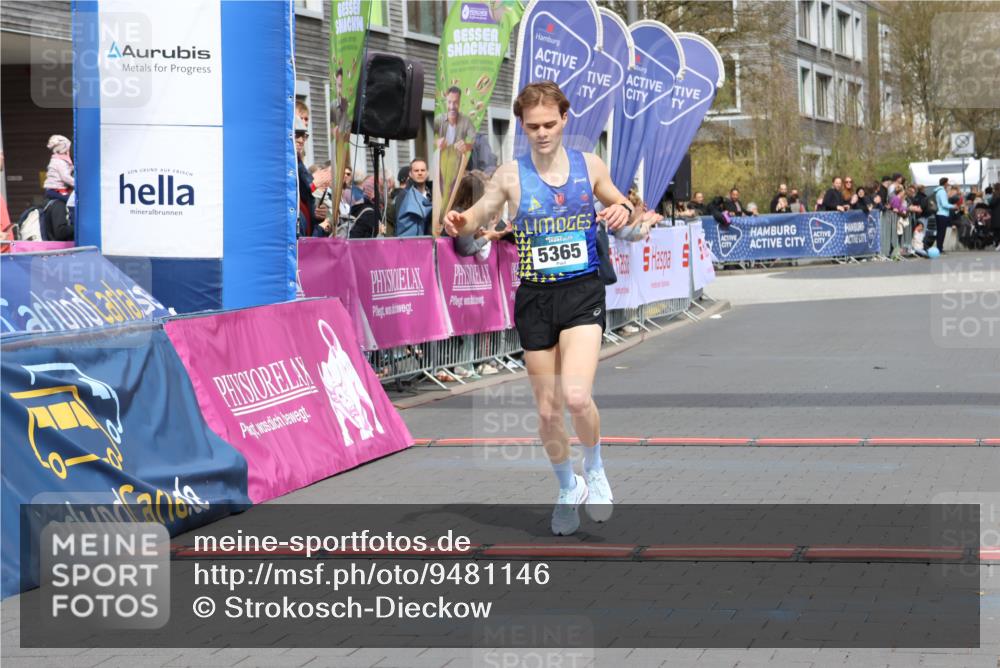 12.04.2026 - 45. Internationalen Wilhelmsburger Insellauf Strokosch-Dieckow http://msf.ph/oto/9481146 12.04.2026 12:47:11 Ziel 5365 meine-sportfotos.de