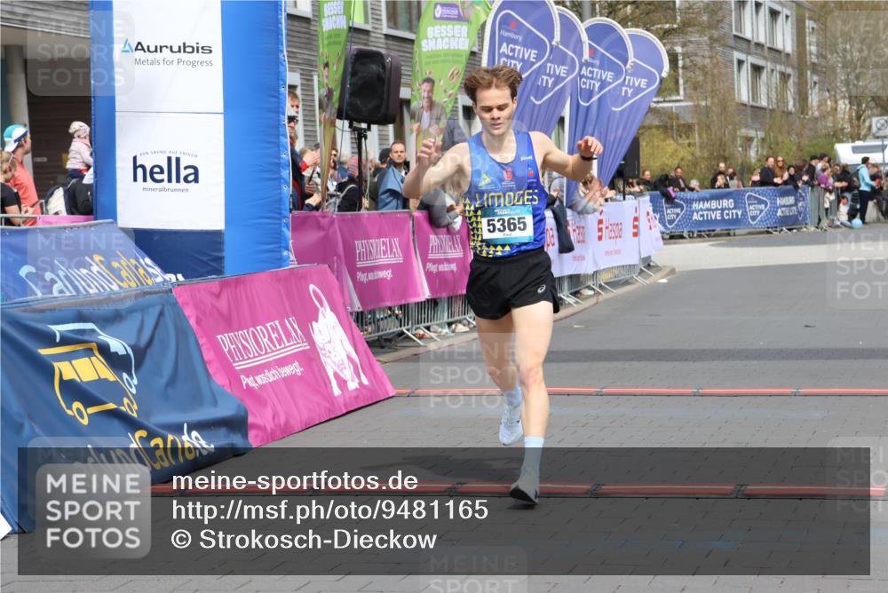 12.04.2026 - 45. Internationalen Wilhelmsburger Insellauf Strokosch-Dieckow http://msf.ph/oto/9481165 12.04.2026 12:47:11 Ziel 5365 meine-sportfotos.de