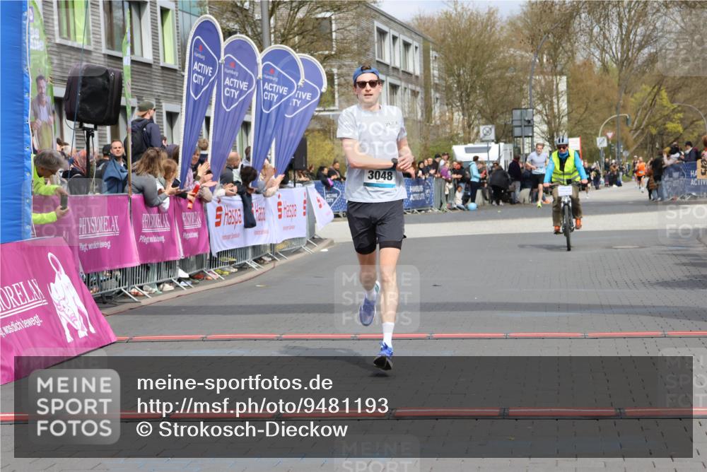 12.04.2026 - 45. Internationalen Wilhelmsburger Insellauf Strokosch-Dieckow http://msf.ph/oto/9481193 12.04.2026 12:47:23 Ziel 3048 meine-sportfotos.de