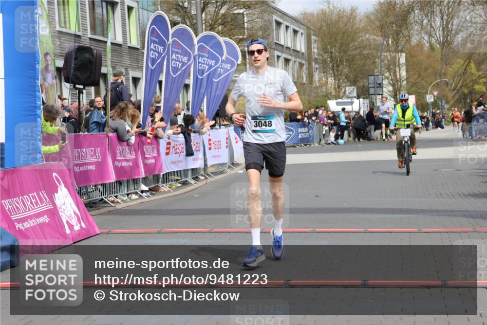 12.04.2026 - 45. Internationalen Wilhelmsburger Insellauf Strokosch-Dieckow http://msf.ph/oto/9481223 12.04.2026 12:47:23 Ziel 3048 meine-sportfotos.de