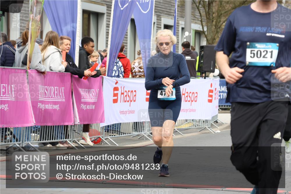 12.04.2026 - 45. Internationalen Wilhelmsburger Insellauf Strokosch-Dieckow http://msf.ph/oto/9481233 12.04.2026 13:25:21 Ziel 5021, 4751, 2558, 2557 meine-sportfotos.de
