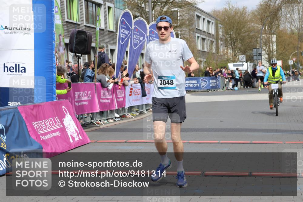 12.04.2026 - 45. Internationalen Wilhelmsburger Insellauf Strokosch-Dieckow http://msf.ph/oto/9481314 12.04.2026 12:47:24 Ziel 3048 meine-sportfotos.de