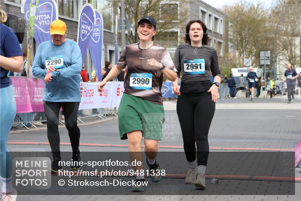 12.04.2026 - 45. Internationalen Wilhelmsburger Insellauf Strokosch-Dieckow http://msf.ph/oto/9481338 12.04.2026 13:25:10 Ziel 2290, 4812, 2990, 2991, 2012 meine-sportfotos.de
