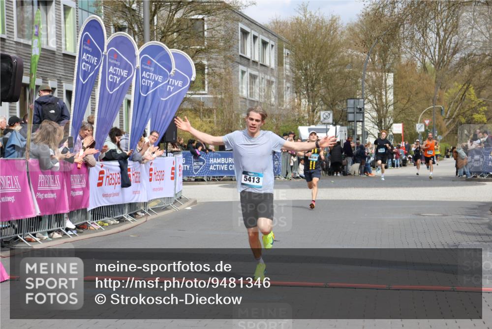 12.04.2026 - 45. Internationalen Wilhelmsburger Insellauf Strokosch-Dieckow http://msf.ph/oto/9481346 12.04.2026 12:47:29 Ziel 5413 meine-sportfotos.de