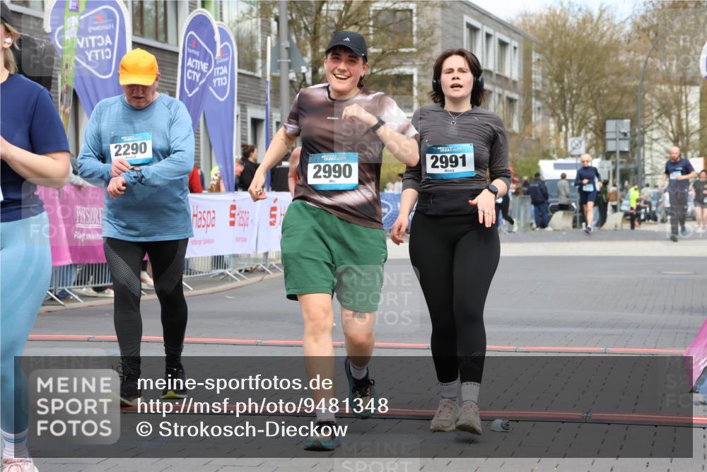 12.04.2026 - 45. Internationalen Wilhelmsburger Insellauf Strokosch-Dieckow http://msf.ph/oto/9481348 12.04.2026 13:25:09 Ziel 2111, 2112, 2290, 4812, 2990, 2991, 2012 meine-sportfotos.de