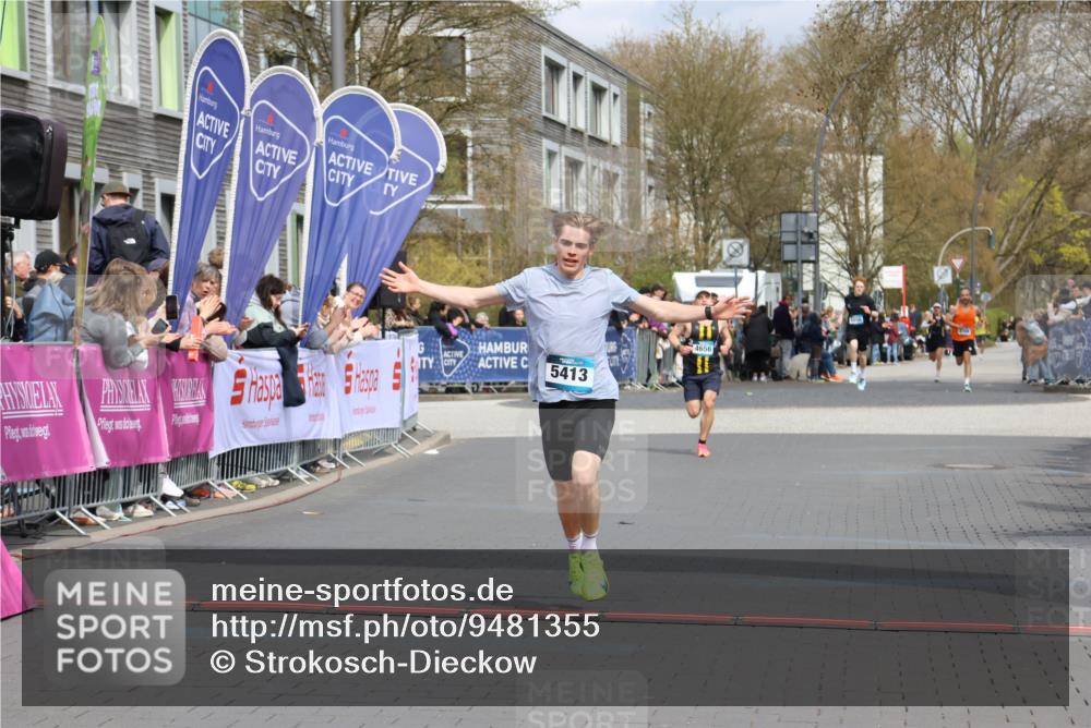 12.04.2026 - 45. Internationalen Wilhelmsburger Insellauf Strokosch-Dieckow http://msf.ph/oto/9481355 12.04.2026 12:47:29 Ziel 5413 meine-sportfotos.de