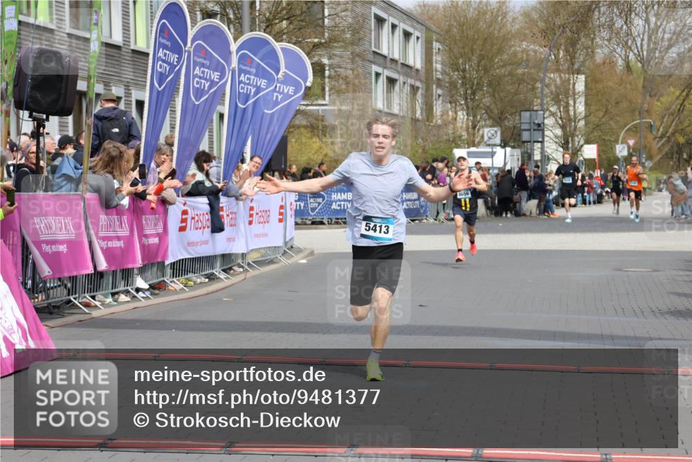 12.04.2026 - 45. Internationalen Wilhelmsburger Insellauf Strokosch-Dieckow http://msf.ph/oto/9481377 12.04.2026 12:47:30 Ziel 5413, 4656 meine-sportfotos.de