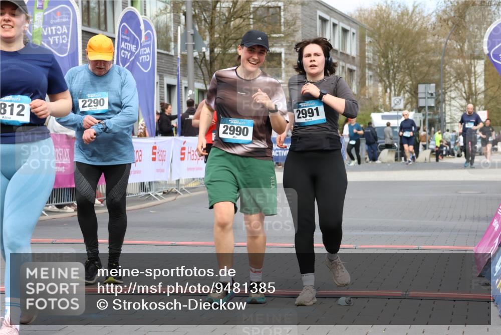 12.04.2026 - 45. Internationalen Wilhelmsburger Insellauf Strokosch-Dieckow http://msf.ph/oto/9481385 12.04.2026 13:25:09 Ziel 2111, 2112, 2290, 4812, 2990, 2991, 2012 meine-sportfotos.de